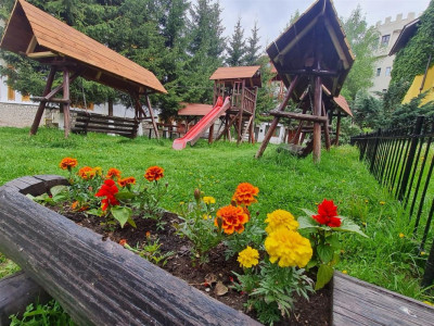 Casa ta de vacanta, imbratisata de natura, 3 terase, parcare, Poiana Brasov.
