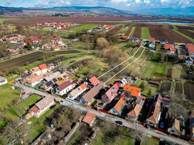 Revelatia linistii: doua case, cu generos teren inverzit, in Arcus, Covasna