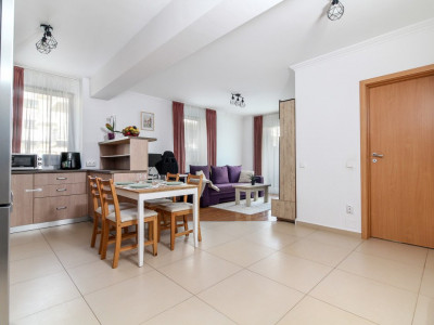 Apartament 2 camere, bloc NOU, mobilat si utilat, CURTE PRIVATA cu  CF!