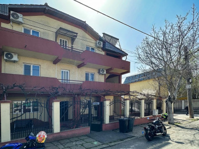 Pensiune cu 16 camere in Eforie Nord, ideal investiție! 