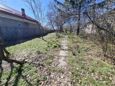 Vânzare teren + construcție demolabilă în Răcari, la DN71