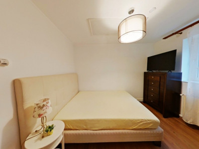 Apartament cu 3 camere, Etaj 3/4, Busteni - Str Telecabinei