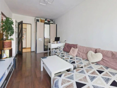 Apartament cu 2 camere și balcon însorit în Alexandru Obregia!