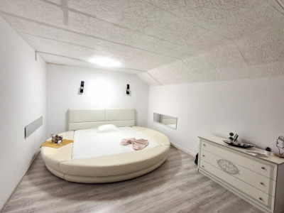 De Vanzare  Casa si Spatiu Comercial  zona Piata Unirii