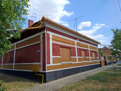 Casa mare 4 camere cu gaz Strada V.Lucaciu colt  cu I.L. Caragiale in Nădlac