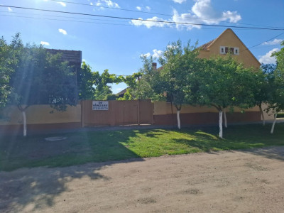 Casa 5 camere cu teren generos in Seitin judetul Arad-