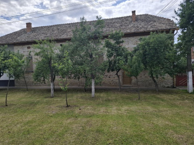 Casa din caramida pentru renovat  3 camere in Nadlac