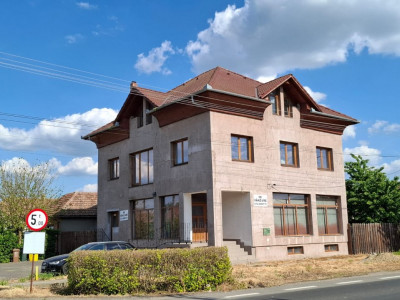 VILA S+P+E+M  cu SPATIU COMERCIAL  central in Nadlac