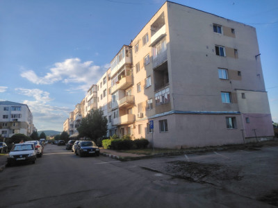 De vânzare –apartament situat în Băbeni, județul Vâlcea 