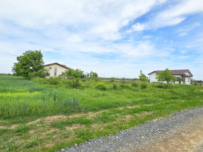 Teren intravilan in zona rezidentiala, la 1 km de A0 si A1