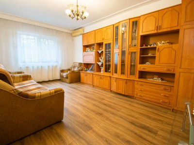 Stefanestii de Jos, 3 camere 70 mp,2 bai,centrala proprie,etaj 1/2