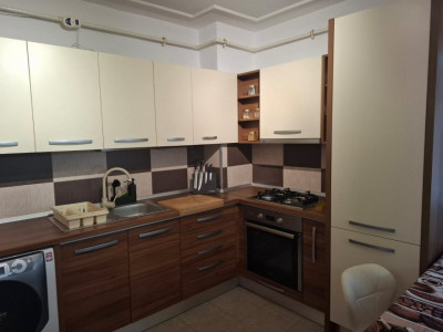 Apartament 4 camere  decomandate cu vedere pe doua parti in Nadlac