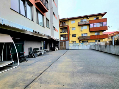 De închiriat apartament 5 camere– 239 mp utili + terasă 358 mp. intrare separata