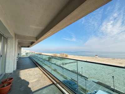 Apartament exclusivist 3 camere – vedere frontală la mare – prima linie – parca