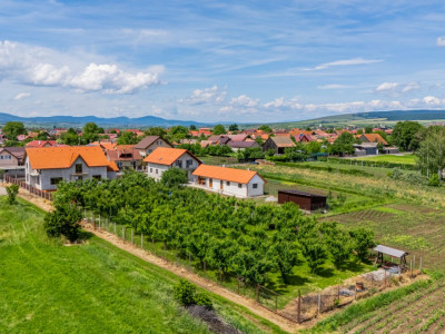 Casa cu 7 camere, 224 mp utili, teren 700 mp | Feldioara 