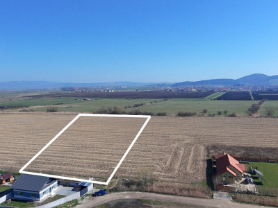 TEREN CU POTENȚIAL -LOCALIZAT LA INTERSECȚIA DRUMUL CU PLOPI -CASTELULUI -CRANGU