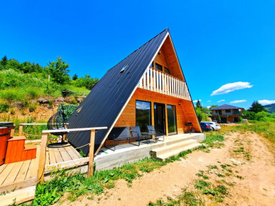 Cabana A-Frame, 4 camere, mobilata si utilata zona SUPERBA, Maguri