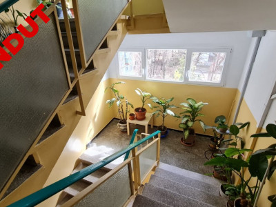 Apartament cu 2 camere fara balcon dar cu loc de parcare