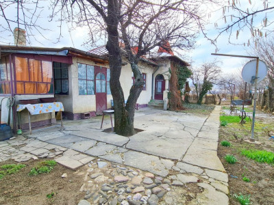 Casa batraneasca si teren  pe Drumul Vinului - Valea Calugareasca