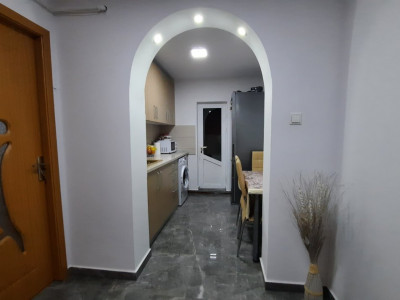 Vânzare apartament 3 camere, etaj 3 în apropiere de Mall - Târgoviște